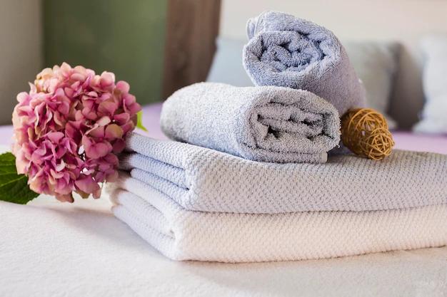 fiori con asciugamani - Come organizzare il bagno con gli asciugamani