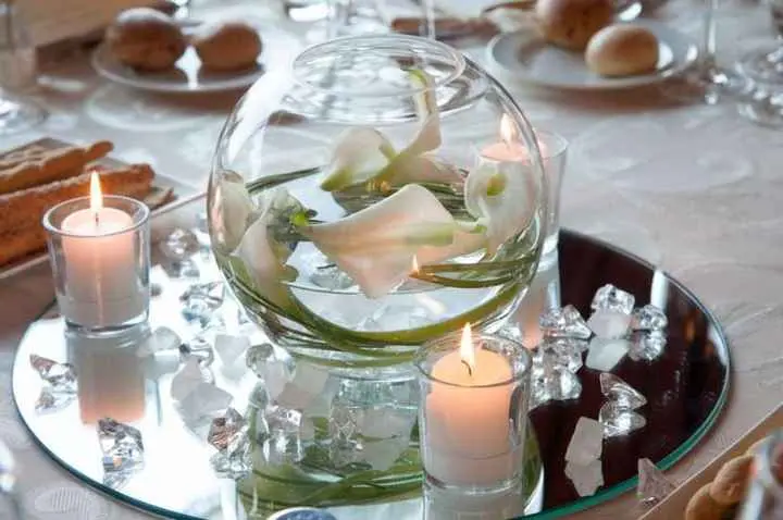 vasi con candele galleggianti e fiori - Quanto durano le candele galleggianti